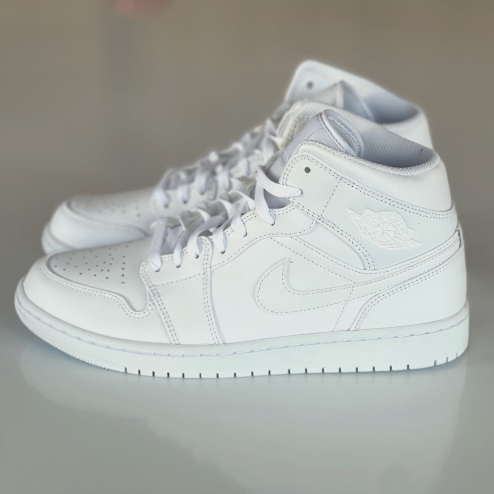 Unworn Nike Air Jordan 1 Mid Triple White US Men's 9.5